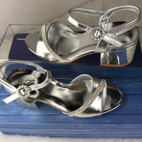 Low Chunky Heel Open Toe Buckled Sandal. - Picture 3 of 8